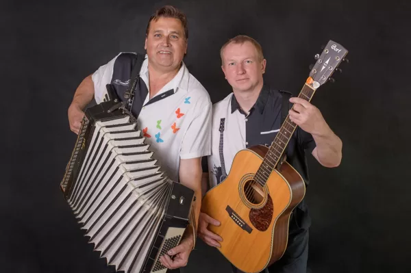 duo - Petr a Roman - můžeme vám zahrát lidové písně k zazpívání