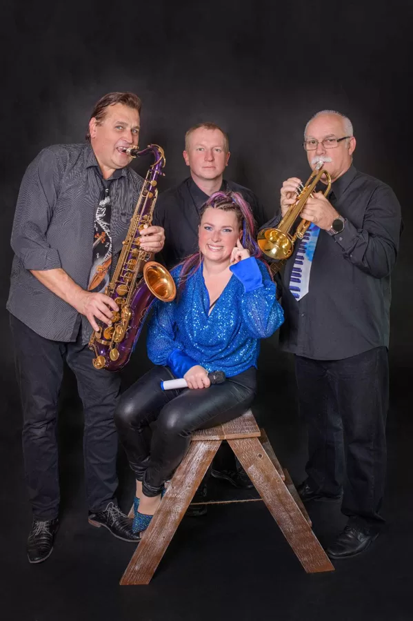 kvartet - Petr, Roman, Alena a Olda - na plesy IDEÁL